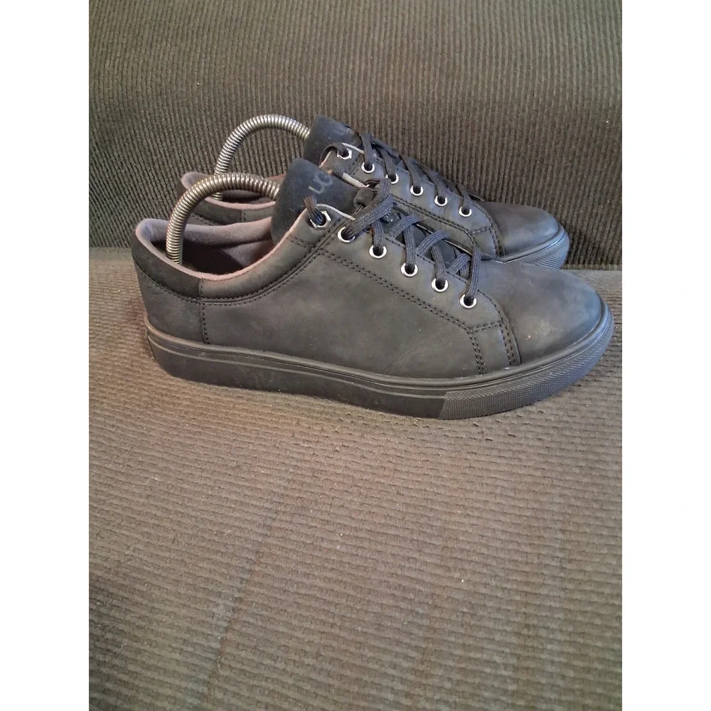 UGG Pismo Low Sneakers Mens 7.5 Black Nubuck Leather Low Top‎ Shoes 1110835